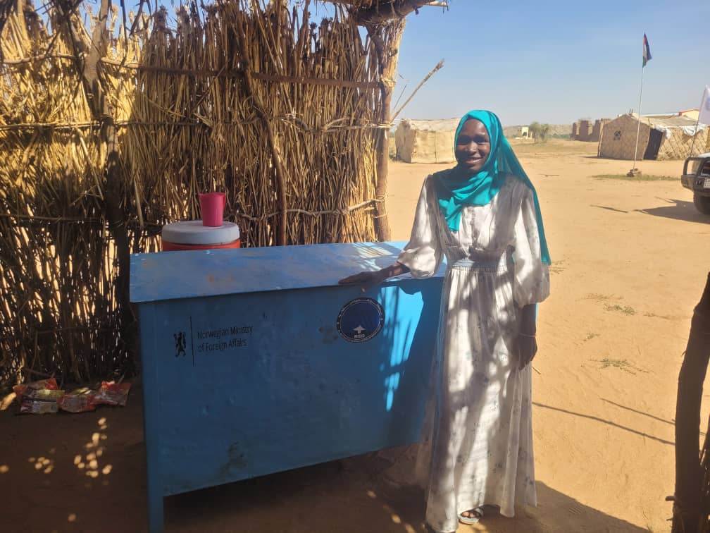 Al-Rayyan Organization for Social Development Hands Over a Storage Unit to an Agricultural Extension Worker in Al-Tina Area