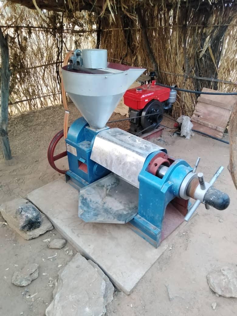 Installation of an oil press for the women's group in the Qubbat Al-Hilla area and Hashaba-aldonki area